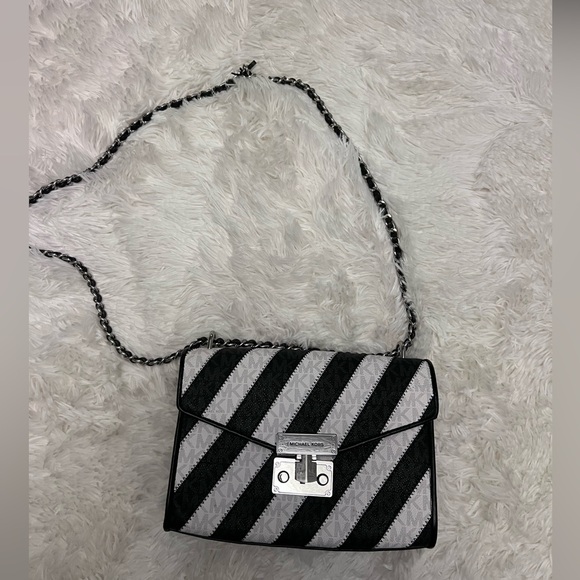 Michael Kors Black and White Crossbody Bag - Picture 8 of 9